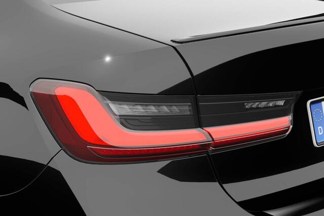 BMW 3-SERIE Sedan 330e | M Sport Pro | Comfort Pack | Active Cruise Control | Elektrisch bediend glazen schuif-/kanteldak