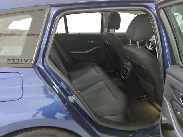 BMW 3-SERIE Touring 318i NL AUTO | CARPLAY | ELEKTRISCHE KLEP | CRUISE |