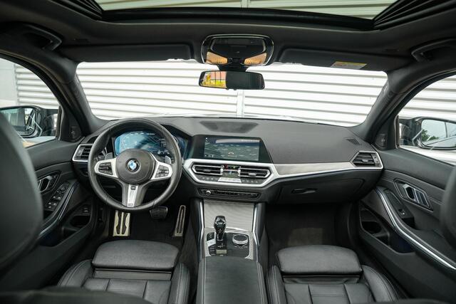BMW 3-SERIE Touring M340i xDrive Panoramadak Harman/Kardon Dodehoek 360cam Leer DAB+ 19"LM