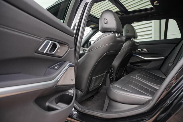 BMW 3-SERIE Touring M340i xDrive Panoramadak Harman/Kardon Dodehoek 360cam Leer DAB+ 19"LM