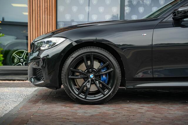 BMW 3-SERIE Touring M340i xDrive Panoramadak Harman/Kardon Dodehoek 360cam Leer DAB+ 19"LM