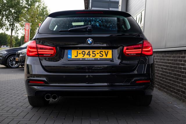 BMW 3-SERIE Touring 320i 184 pk Edition Luxury-Line High Executive / Pano-Dak/ Keyless/ Head-Up/ Harman-Kardon/ Leder/ Sport-Stoelen/ Stoel.Verw/ Led-Koplamp/ 18'' LMV