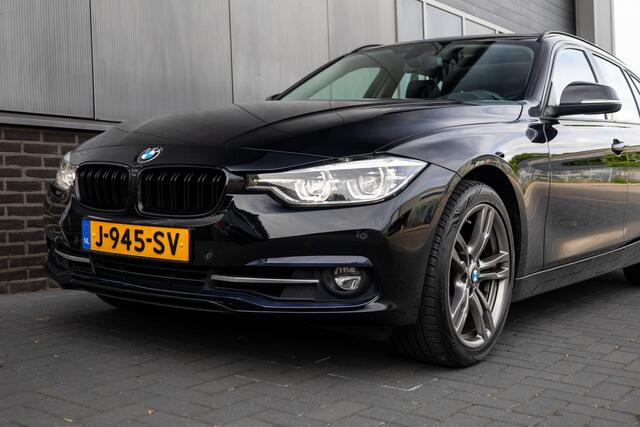 BMW 3-SERIE Touring 320i 184 pk Edition Luxury-Line High Executive / Pano-Dak/ Keyless/ Head-Up/ Harman-Kardon/ Leder/ Sport-Stoelen/ Stoel.Verw/ Led-Koplamp/ 18'' LMV