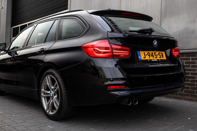 BMW 3-SERIE Touring 320i 184 pk Edition Luxury-Line High Executive / Pano-Dak/ Keyless/ Head-Up/ Harman-Kardon/ Leder/ Sport-Stoelen/ Stoel.Verw/ Led-Koplamp/ 18'' LMV