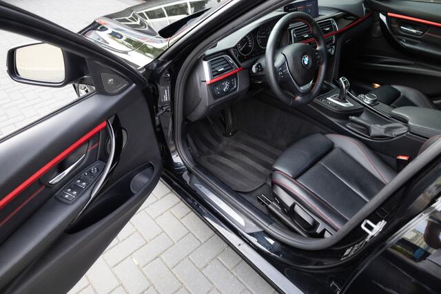 BMW 3-SERIE Touring 320i 184 pk Edition Luxury-Line High Executive / Pano-Dak/ Keyless/ Head-Up/ Harman-Kardon/ Leder/ Sport-Stoelen/ Stoel.Verw/ Led-Koplamp/ 18'' LMV
