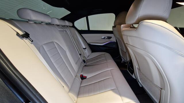 BMW 3-SERIE 320i High Executive Edition | 18 inch | Sportline | Harman Kardon