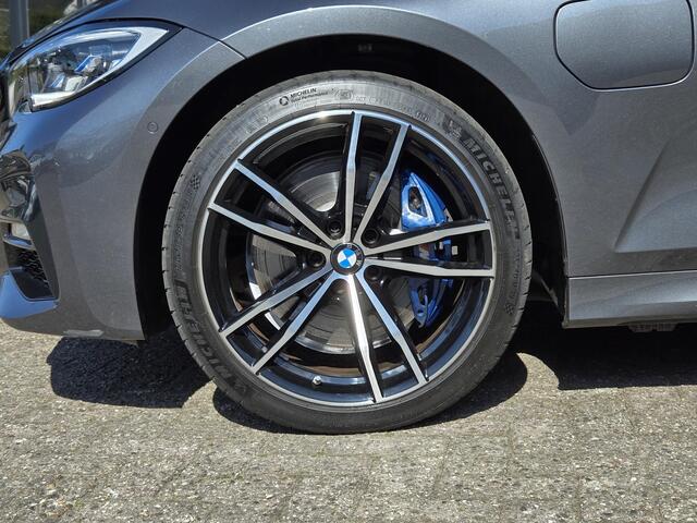 BMW 3-SERIE Touring 330e xDrive M SPORT | PANORAMA | LASER | DRIVING ASS. PROF | HARMAN KARDON |