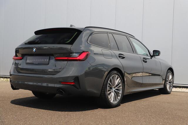 BMW 3-SERIE Touring 330e Business Edition Plus 292PK Black Pack Individual Automaat Trekhaak Sportstoelen Leder 18 inch Laser LED Navigatie Carplay Clima Cruise Stoelverwarming SOH 92%