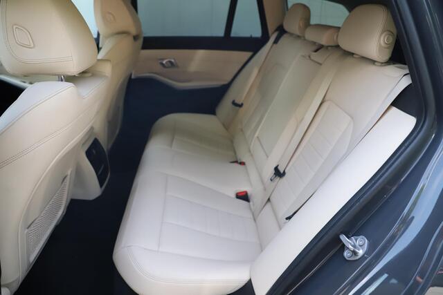 BMW 3-SERIE Touring 330e Business Edition Plus 292PK Black Pack Individual Automaat Trekhaak Sportstoelen Leder 18 inch Laser LED Navigatie Carplay Clima Cruise Stoelverwarming SOH 92%