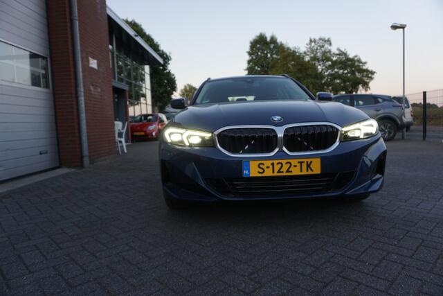 BMW 3-SERIE Touring 318I 157PK 4CILINDER ORIGINEEL NEDERLANDS 1E EIGENAAR NIEUW MODEL CURVED DASHBOARD! FULL LED ANDROID/APPLECARPLAY GROOTBEELD NAVIGATIE ECC AIRCO CRUISECONTROL PDC V+A 17INCH ELECTR.KLEP ENZ...