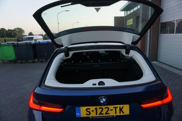 BMW 3-SERIE Touring 318I 157PK 4CILINDER ORIGINEEL NEDERLANDS 1E EIGENAAR NIEUW MODEL CURVED DASHBOARD! FULL LED ANDROID/APPLECARPLAY GROOTBEELD NAVIGATIE ECC AIRCO CRUISECONTROL PDC V+A 17INCH ELECTR.KLEP ENZ...