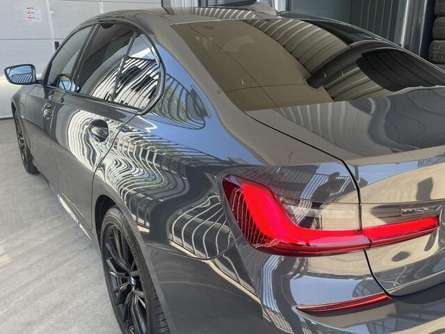 BMW 3-SERIE 320e High Executive Hybride | M-SPORT | CAMERA | NAVI | CARPLAY / ANDROID | PDC V+A | CRUISE CONTROL | CLIMATE CONTROL | LMV 18'' | STOELVERWARMING | LED | BLUETOOTH