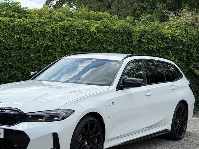 BMW 3-SERIE Touring 330e | M-Sport Pro | M-Performance | 20'' | Camera | Getint Glas | HiFi