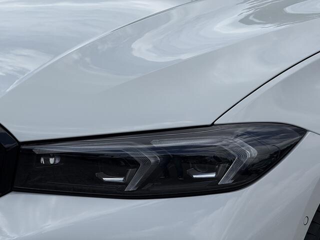 BMW 3-SERIE Touring 330e | M-Sport Pro | M-Performance | 20'' | Camera | Getint Glas | HiFi