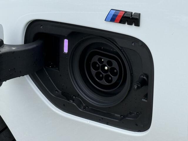 BMW 3-SERIE Touring 330e | M-Sport Pro | M-Performance | 20'' | Camera | Getint Glas | HiFi