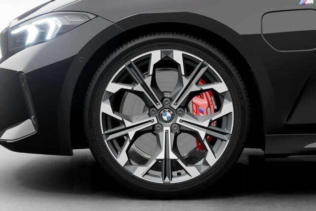 BMW 3-SERIE Sedan 330e | M Sport Pro | Comfort Pack | Active Cruise Control | Elektrisch bediend glazen schuif-/kanteldak