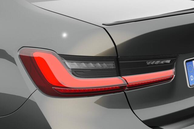 BMW 3-SERIE Sedan 330e | M Sport Pro | Comfort Pack | Elektrisch bediend glazen schuif-/kanteldak | Active Cruise Control