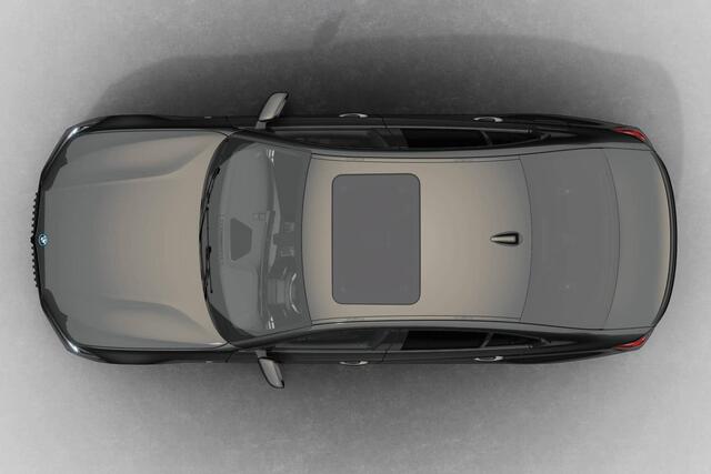 BMW 3-SERIE Sedan 330e | M Sport Pro | Comfort Pack | Active Cruise Control | Elektrisch bediend glazen schuif-/kanteldak | Lederen bekleding