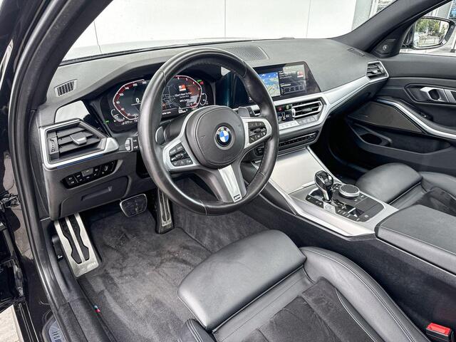 BMW 3-SERIE Touring 320e High Executive M-Sport 18 Inch / Glazen Schuifdak / Getinte Ramen Achter / Stoelverwarming / Binnen & Buitenspiegel Automatisch Dimmend / Harman Kardon