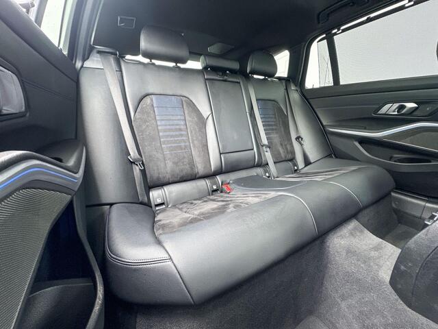 BMW 3-SERIE Touring 320e High Executive M-Sport 18 Inch / Glazen Schuifdak / Getinte Ramen Achter / Stoelverwarming / Binnen & Buitenspiegel Automatisch Dimmend / Harman Kardon