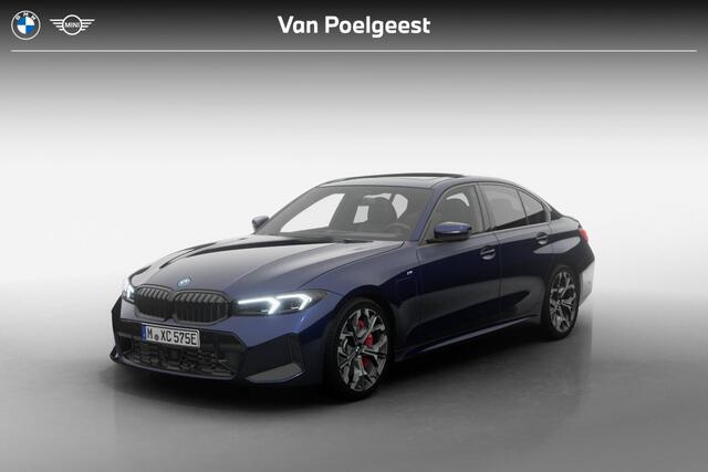 BMW 3-SERIE Sedan 330e | M Sport Pro | Comfort Pack | Elektrisch bediend glazen schuif-/kanteldak | Active Cruise Control