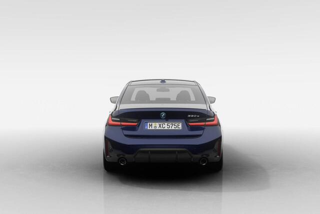 BMW 3-SERIE Sedan 330e | M Sport Pro | Comfort Pack | Elektrisch bediend glazen schuif-/kanteldak | Active Cruise Control