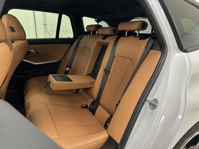 BMW 3-SERIE 330e xDrive M-Sport | Cognac bekleding | Panoramadak | Head-up-D