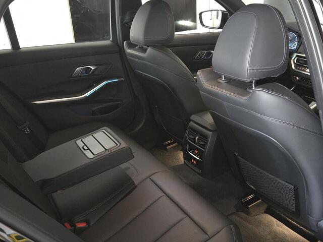 BMW 3-SERIE Touring 320e SPORTLINE | SPORTSTOELEN | LEDER | 18 INCH LM VELGEN |