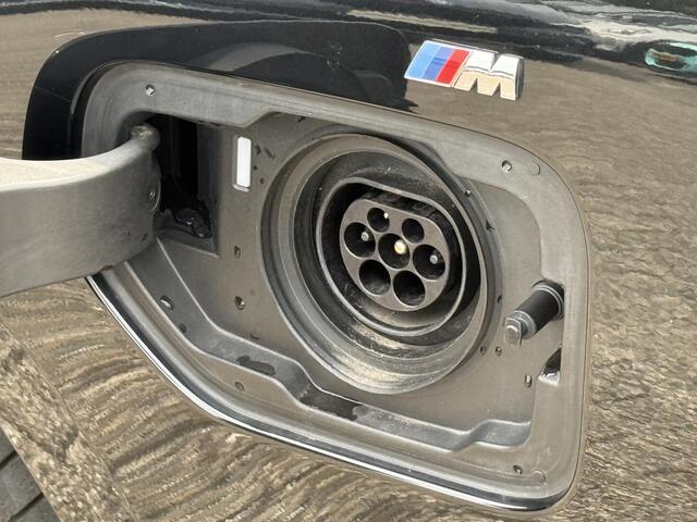 BMW 3-SERIE 330e | M-Sport | 18'' | Camera | Getint Glas | HiFi