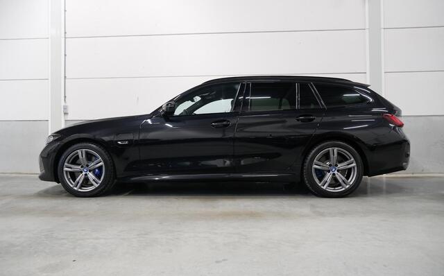 BMW 3-SERIE Touring 330e M-Sport | M-Stoelen | Panoramadak | Adapt. Cruise Control | Head Up