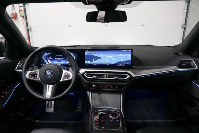 BMW 3-SERIE Touring 330e M-Sport | M-Stoelen | Panoramadak | Adapt. Cruise Control | Head Up