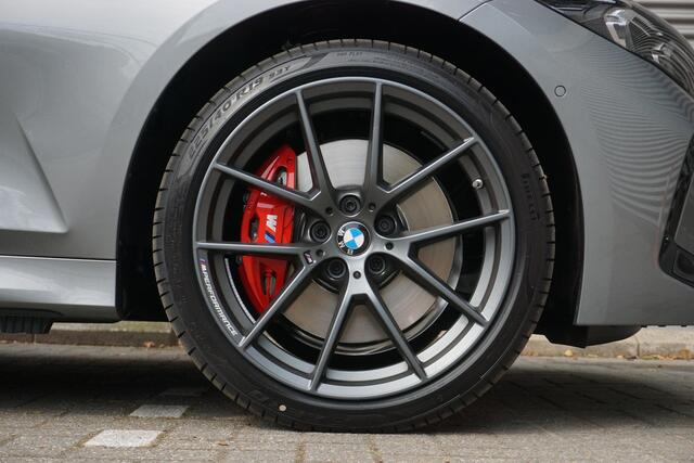 BMW 3-SERIE Touring 330e M Sportpakket Pro | Comfort Pack | HiFi System | Extra getint glas in achterportierruiten en achterruit | Achteruitrijcamera