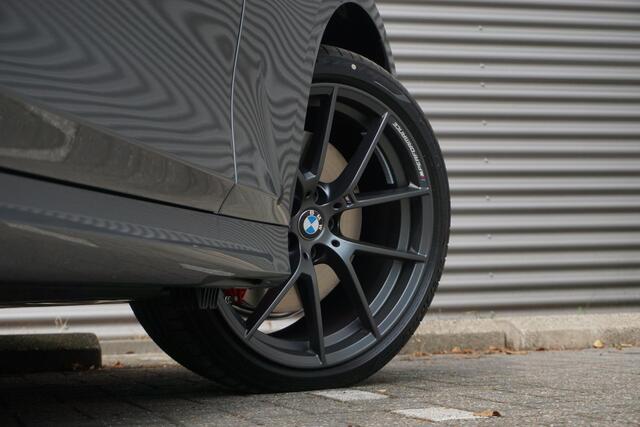 BMW 3-SERIE Touring 330e M Sportpakket Pro | Comfort Pack | HiFi System | Extra getint glas in achterportierruiten en achterruit | Achteruitrijcamera