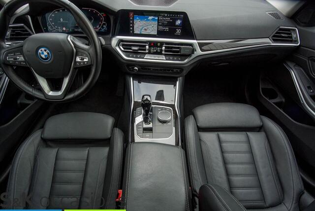 BMW 3-SERIE Touring 330e xDrive Pano Led Leder BMW 3-serie Touring 330e xDrive Business Edition Plus