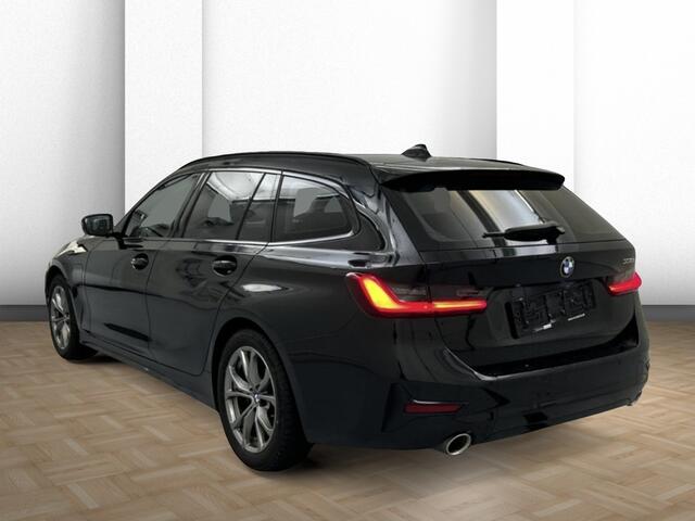 BMW 3-SERIE 330e Sport Line