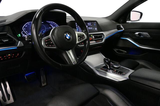 BMW 3-SERIE 330e M Sport / M340i Diffuser / Black Diamond M Grill / M340i M Sport bumper pakket / BMW Laserlight / Schuif-/kanteldak / Head-up display / Harman-Kardon Sound System / Adaptief M Sport onderstel / Apple Carplay - Android Auto / Rondomzicht camera / Stoe