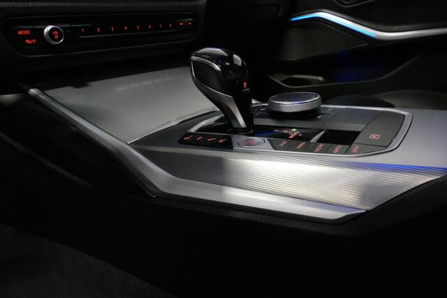 BMW 3-SERIE 330e M Sport / M340i Diffuser / Black Diamond M Grill / M340i M Sport bumper pakket / BMW Laserlight / Schuif-/kanteldak / Head-up display / Harman-Kardon Sound System / Adaptief M Sport onderstel / Apple Carplay - Android Auto / Rondomzicht camera / Stoe