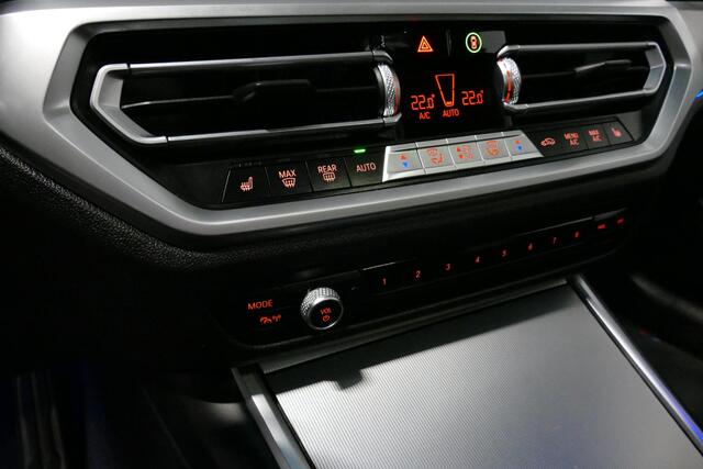 BMW 3-SERIE 330e M Sport / M340i Diffuser / Black Diamond M Grill / M340i M Sport bumper pakket / BMW Laserlight / Schuif-/kanteldak / Head-up display / Harman-Kardon Sound System / Adaptief M Sport onderstel / Apple Carplay - Android Auto / Rondomzicht camera / Stoe