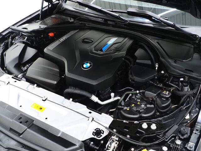 BMW 3-SERIE Touring 330e M-Sport Pro LCI | M-Sportstoelen | Panoramadak | Harman/Kardon | Head Up | Camera | Keyless