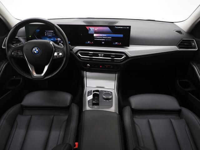 BMW 3-SERIE Touring 320e LCI Shadow Line | Widescreen | Carplay | Leder | Cruise | DAB | LED | PDC