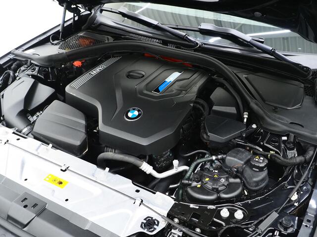 BMW 3-SERIE Touring 320e LCI Shadow Line | Widescreen | Carplay | Leder | Cruise | DAB | LED | PDC