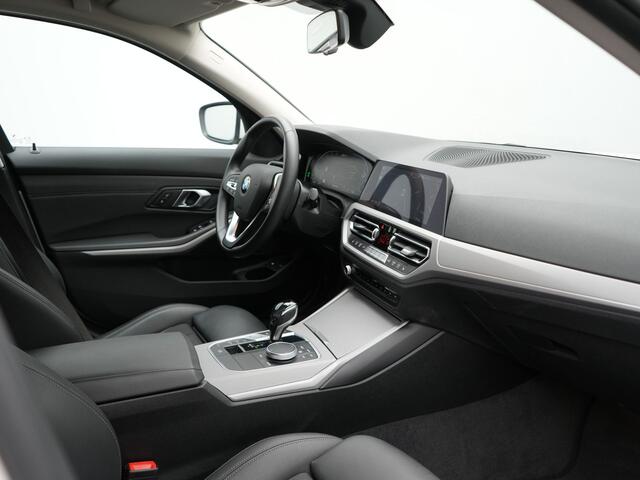 BMW 3-SERIE Touring 330e Plug In Hybrid 293pk Dealer O.H PHEV | Cruise Control | Apple Carplay | Lederen Sportstoelen Verwarmd | Navigatie | Virtual | DAB |