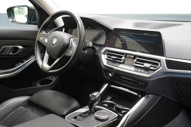 BMW 3-SERIE Touring 330e Business Edition Plus | Adaptive cruise | Trekhaak | Sportstoelen | Apple Carplay