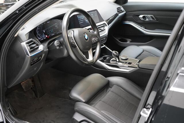 BMW 3-SERIE Touring 330e Business Edition Plus | Adaptive cruise | Trekhaak | Sportstoelen | Apple Carplay