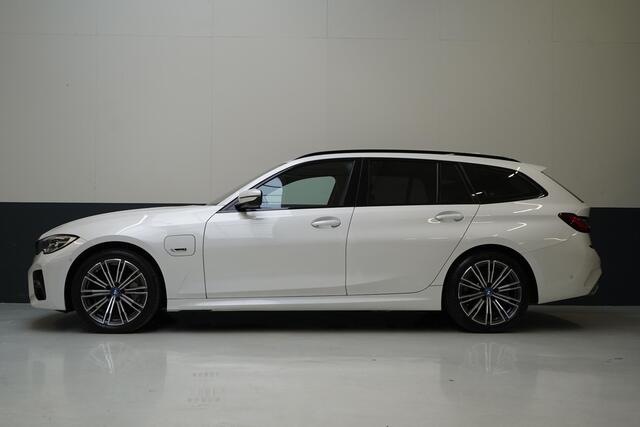 BMW 3-SERIE Touring 330e Business Edition Plus | Adaptive cruise | Trekhaak wegkl. | Navigatie | Camera | Apple Carplay