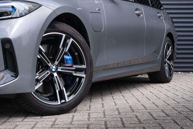 BMW 3-SERIE Touring 330e 330e Touring M Sport High Executive / Innovatie MY2025 NP ¤ 77.285,-