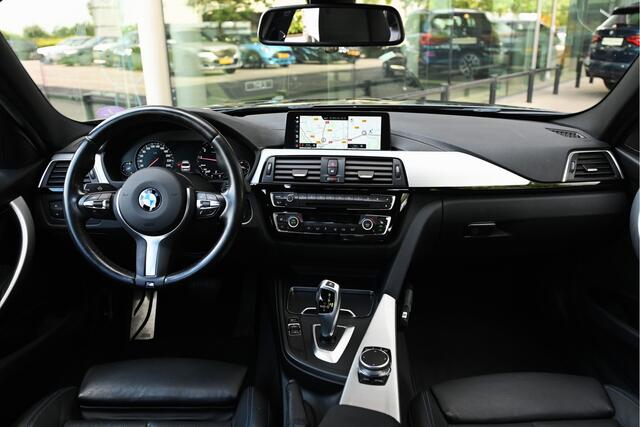 BMW 3-SERIE 318i Executive M Sport Automaat / Sportstoelen / LED / M Sportonderstel / Stoelverwarming / Navigatie Professional / Leder