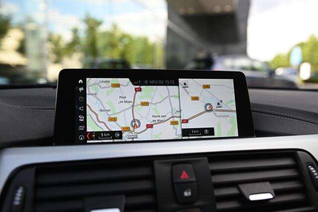 BMW 3-SERIE 318i Executive M Sport Automaat / Sportstoelen / LED / M Sportonderstel / Stoelverwarming / Navigatie Professional / Leder