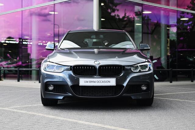 BMW 3-SERIE 318i Executive M Sport Automaat / Sportstoelen / LED / M Sportonderstel / Stoelverwarming / Navigatie Professional / Leder
