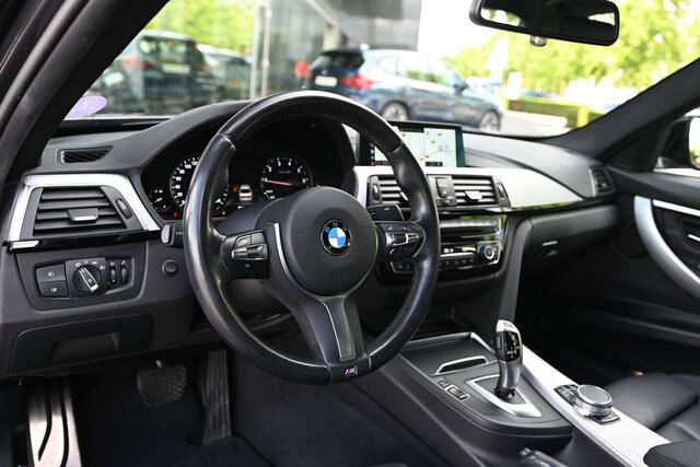 BMW 3-SERIE 318i Executive M Sport Automaat / Sportstoelen / LED / M Sportonderstel / Stoelverwarming / Navigatie Professional / Leder